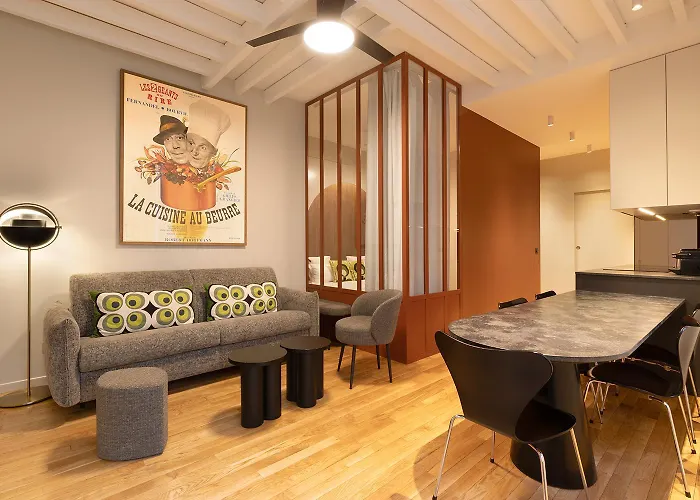 Pick A Flat\'S Apartment In Montmartre - Rue Des Martyrs